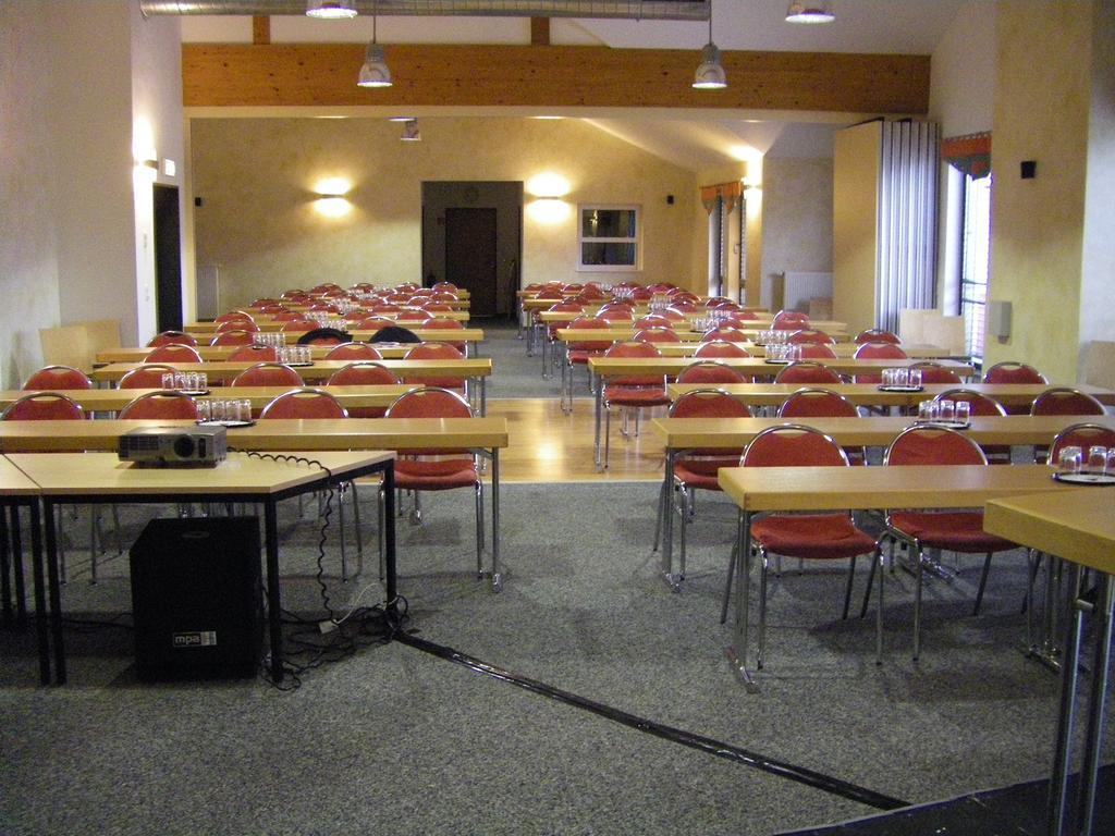 Euroville Jugend- Und Sporthotel Наумбург Екстериор снимка