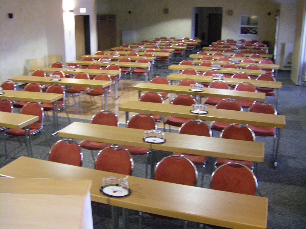 Euroville Jugend- Und Sporthotel Наумбург Екстериор снимка