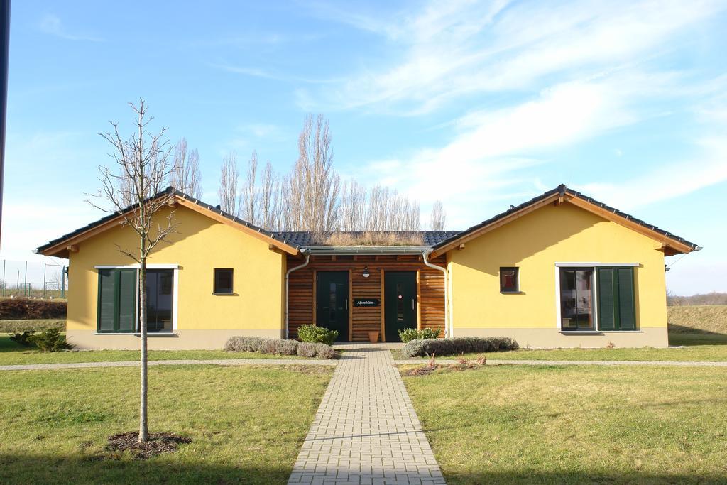 Euroville Jugend- Und Sporthotel Наумбург Екстериор снимка