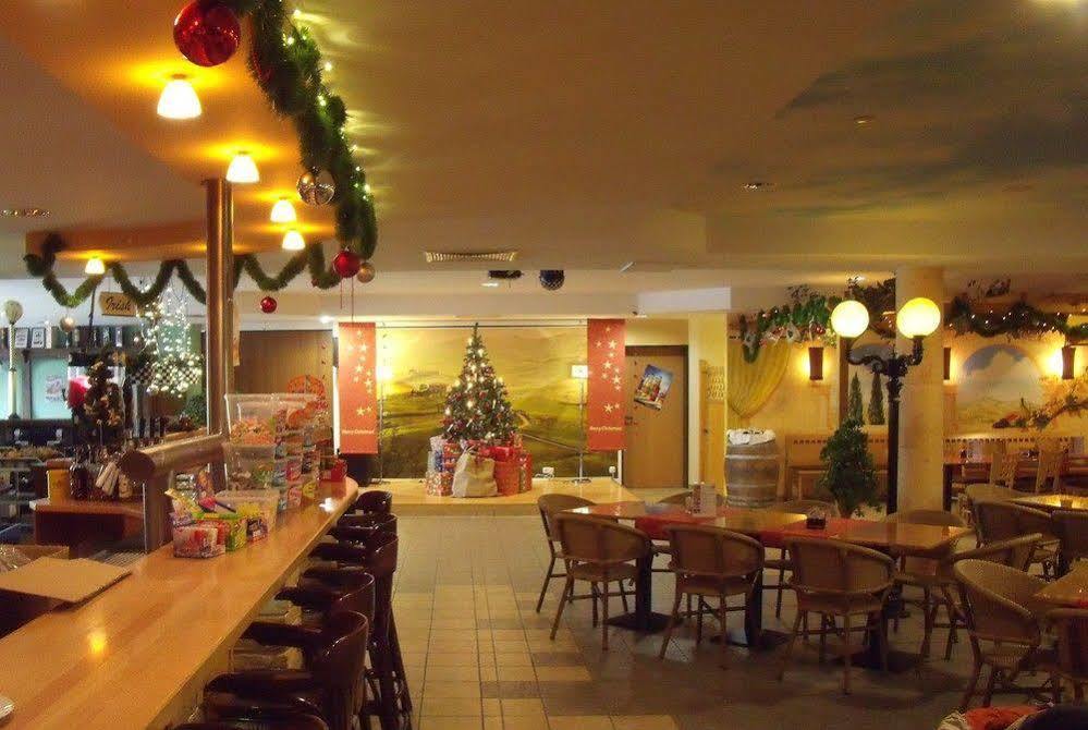 Euroville Jugend- Und Sporthotel Наумбург Екстериор снимка